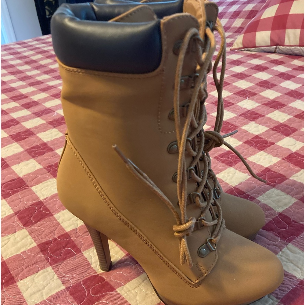 Shoe Dazzle Golden Yellow Ankle Boot Size 6